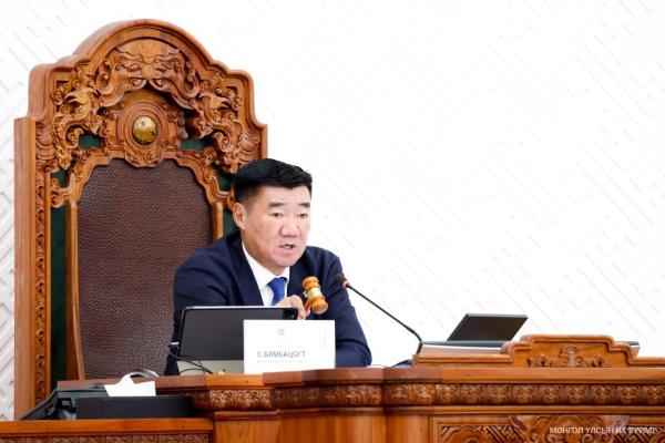 Монгол Улсын нэгдсэн төсвийн 2026 оны төсвийн хүрээний мэдэгдэл, 2027-2028 оны төсвийн төсөөллийн тухай хуульд өөрчлөлт оруулах тухай хуулийн төслийн нэг дэх хэлэлцүүлгийг явууллаа